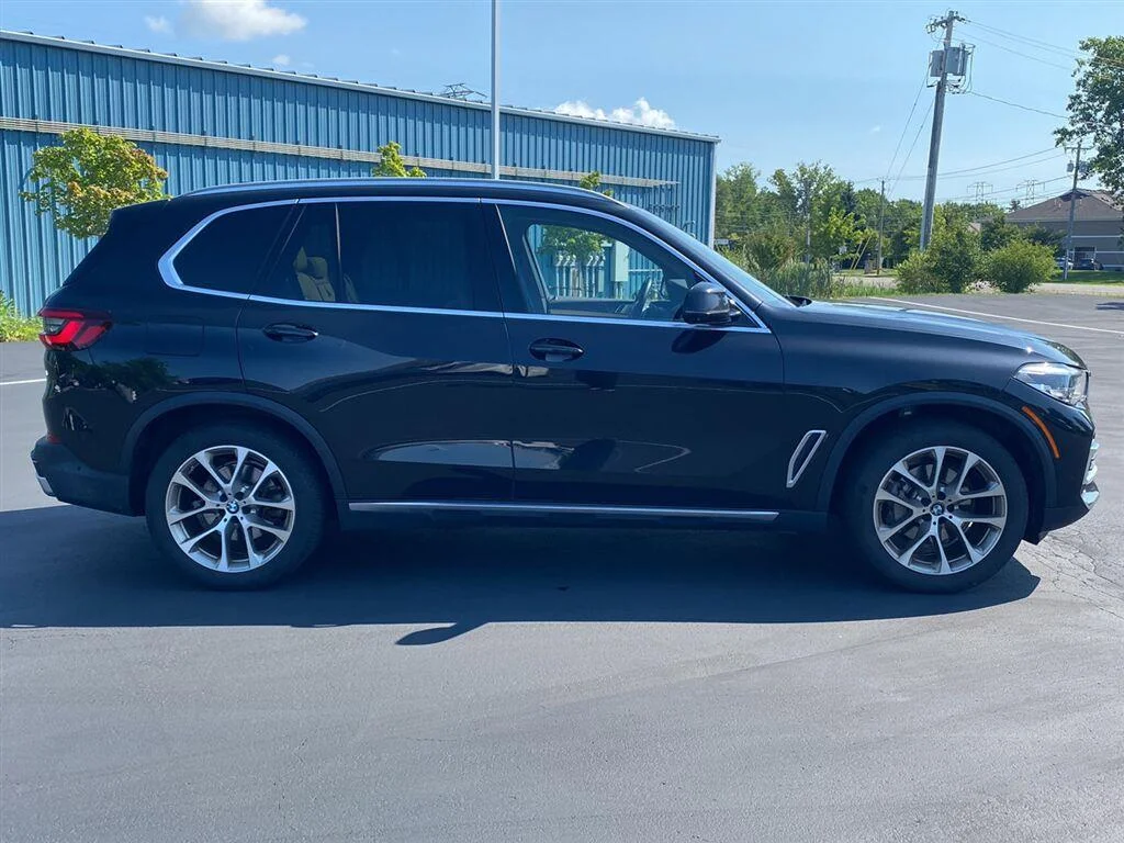 Used 2022 Black Sapphire Metallic BMW xDrive40i image 12