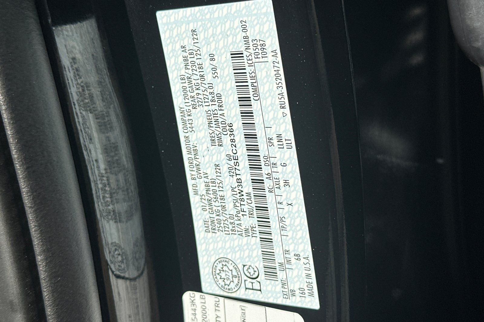 Used 2025  Ford Lariat image 28
