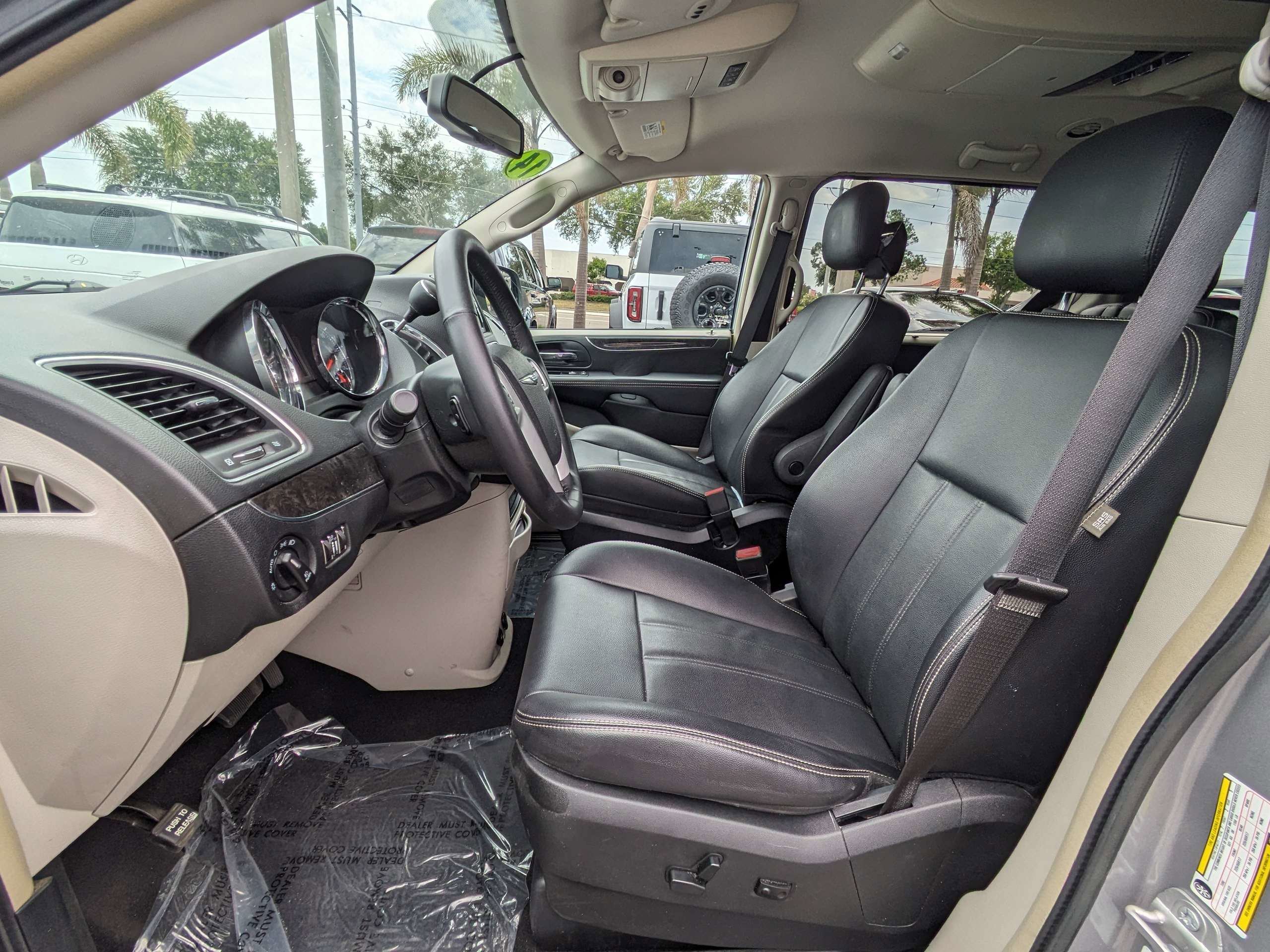 Used 2014 Silver Chrysler Touring image 22