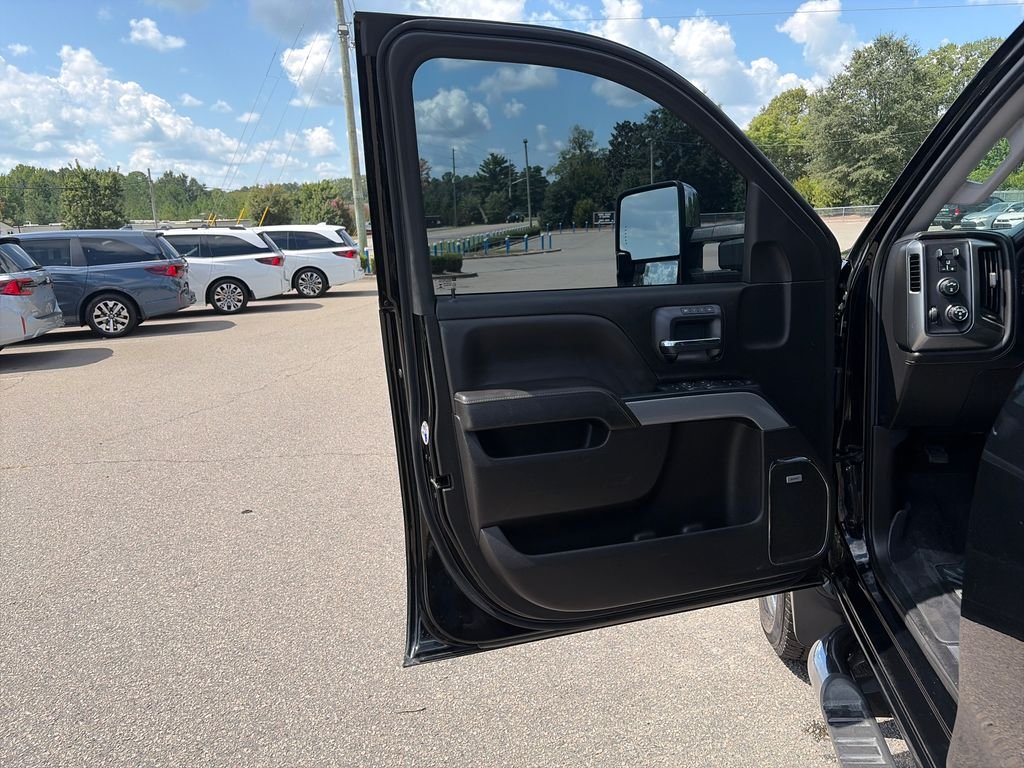 Used 2018 Black Chevrolet LTZ image 10