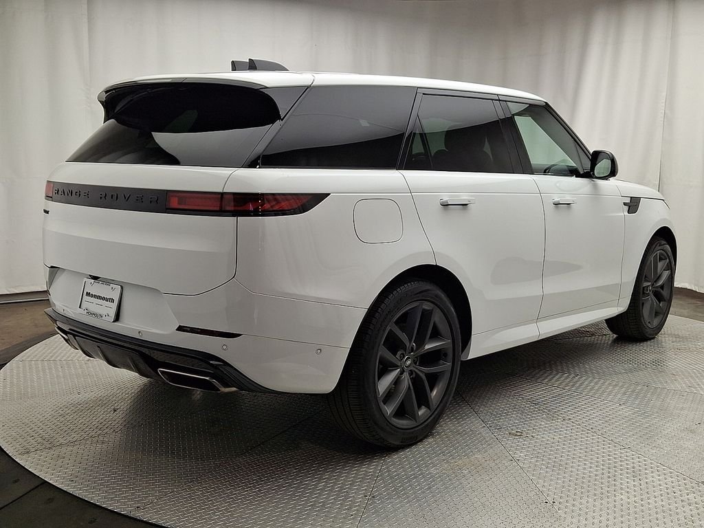 Certified Used 2024 Fuji White Land Rover Dynamic SE image 4