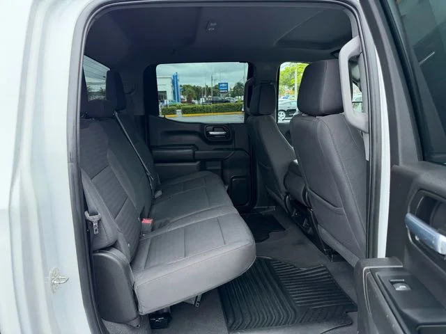 Used 2022 White Chevrolet Custom image 17