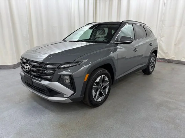 Used 2025 Gray Hyundai SEL Convenience image 2