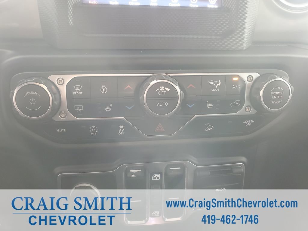 Used 2019 Red Jeep Sahara image 25