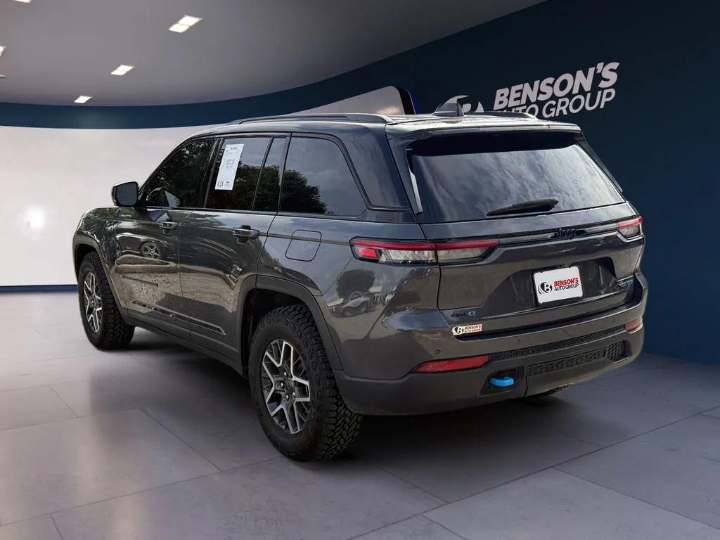 Used 2022 Gray Jeep Trailhawk 4xe image 3