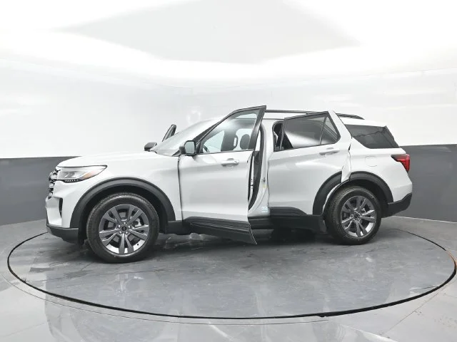 New 2027 Avalanche Gray Ford Active image 31