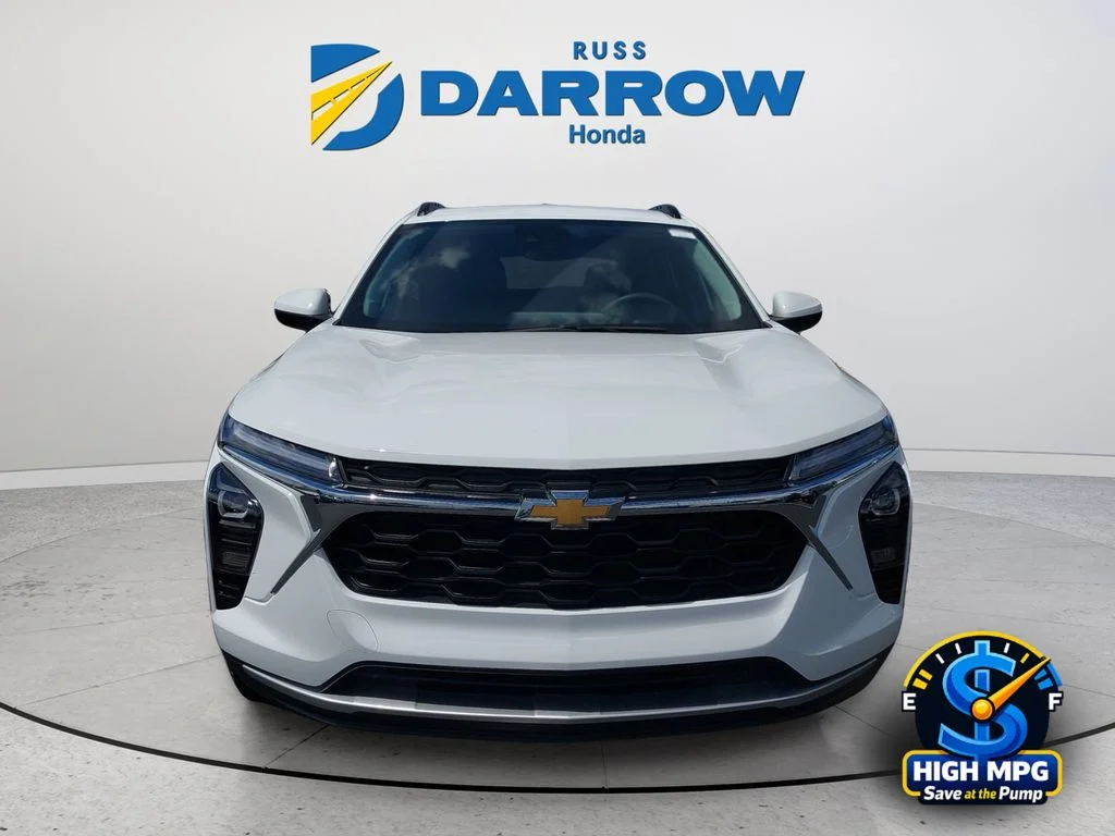 Used 2025 White Chevrolet LT image 8