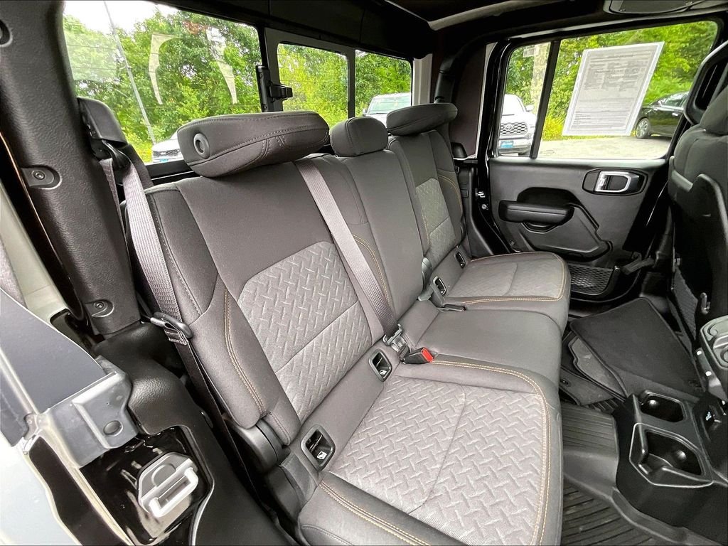 Used 2024 Black Clearcoat Jeep Mojave image 15