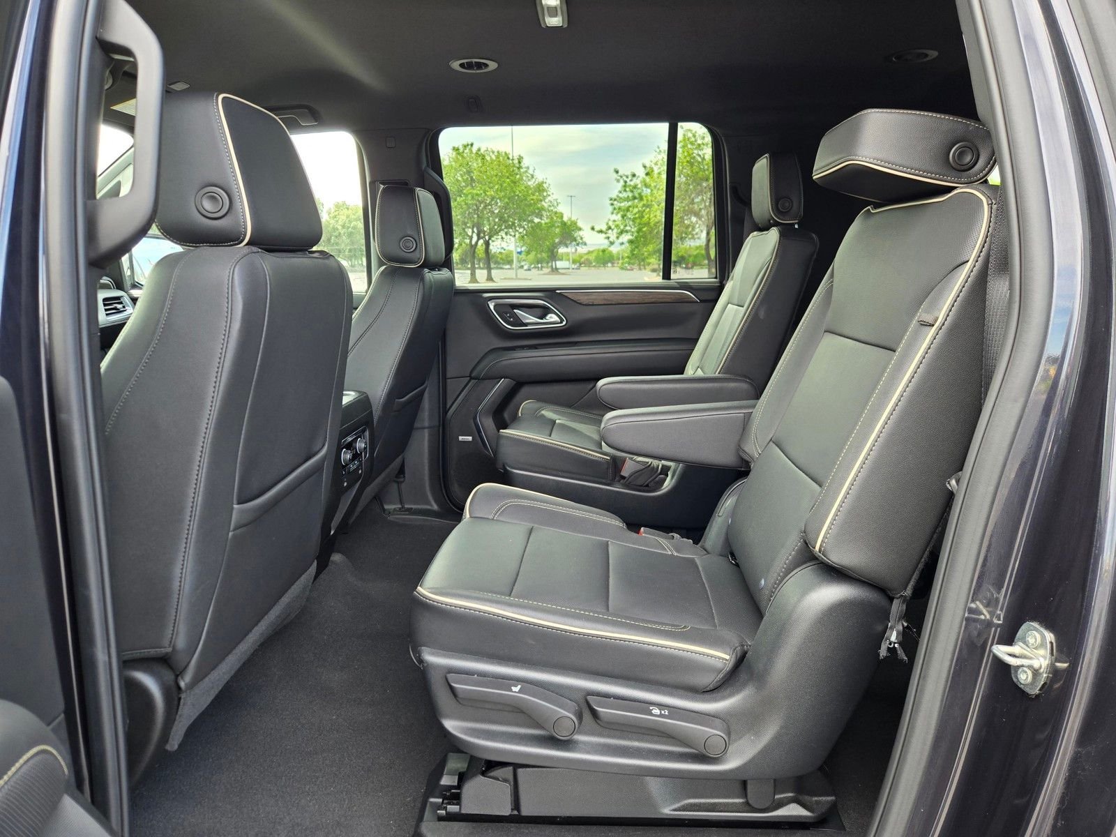 2023 Chevrolet Suburban Premier photo 5