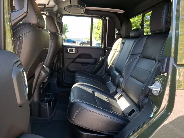 Used 2022 Green Jeep Overland image 11