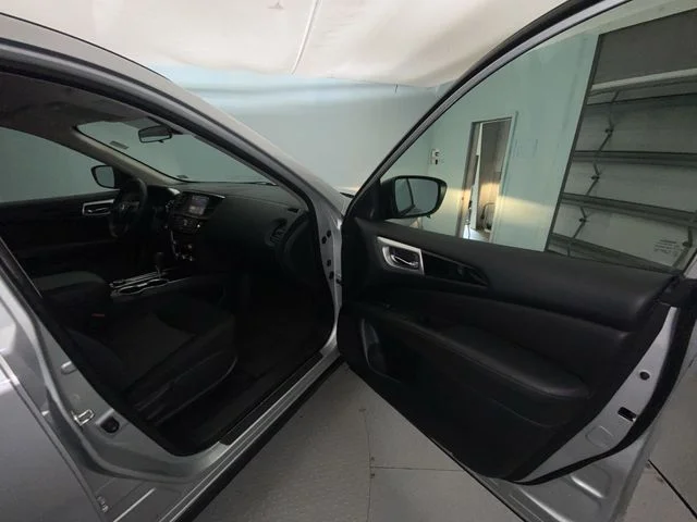 Used 2019 Silver Nissan S image 24