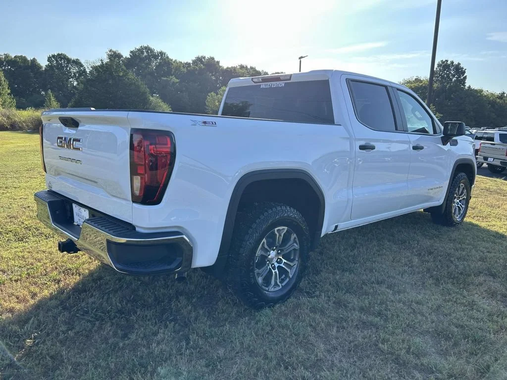 New 2026 Summit White GMC Pro image 4