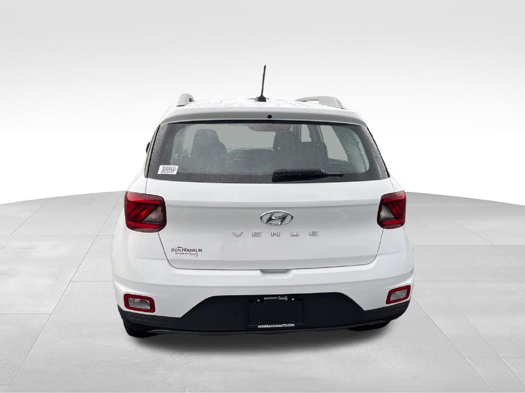 Used 2025 White Hyundai SEL image 4