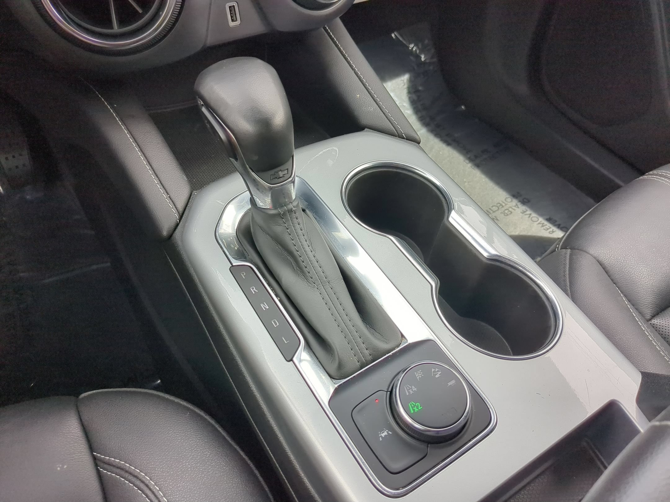 Used 2024 Summit White Chevrolet LT image 25