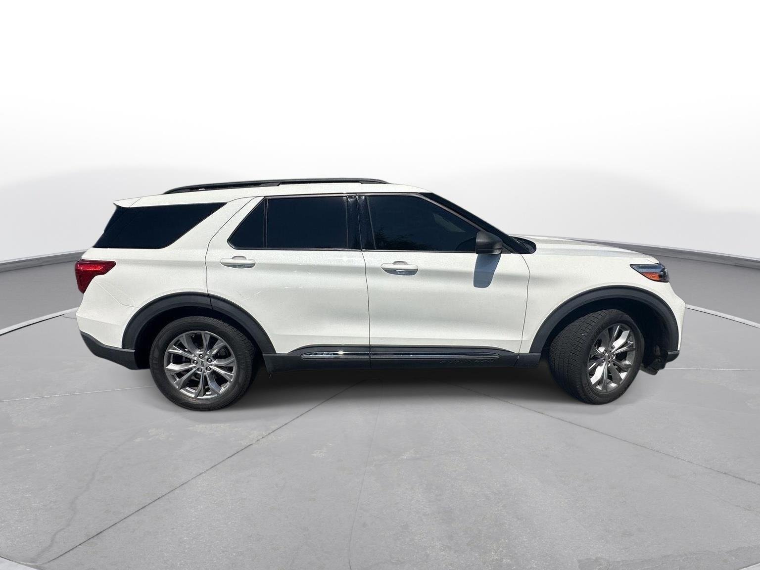 Used 2020 Star White Metallic Tri-Coat Ford XLT image 5