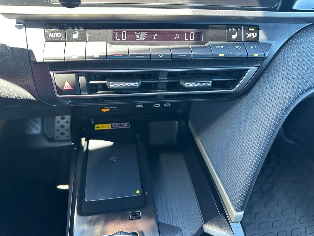 Used 2025 Ice Toyota SE image 18