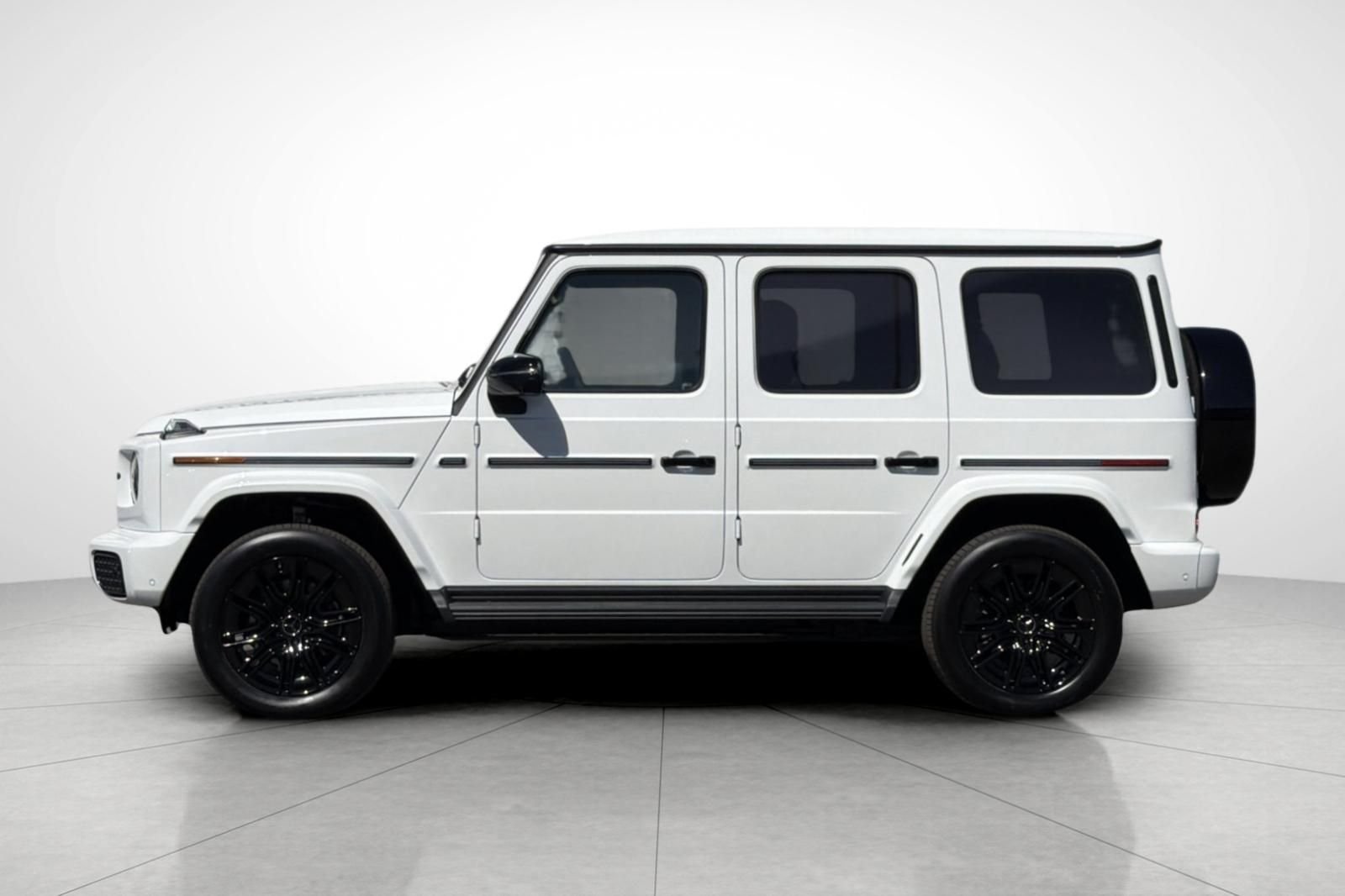 New 2027 MANUFAKTUR Moonlight White Metallic Mercedes-Benz G 580e image 31