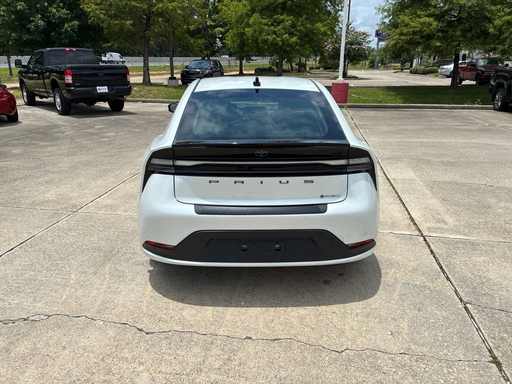 New 2026 WIND CHILL PEARL Toyota SE image 5