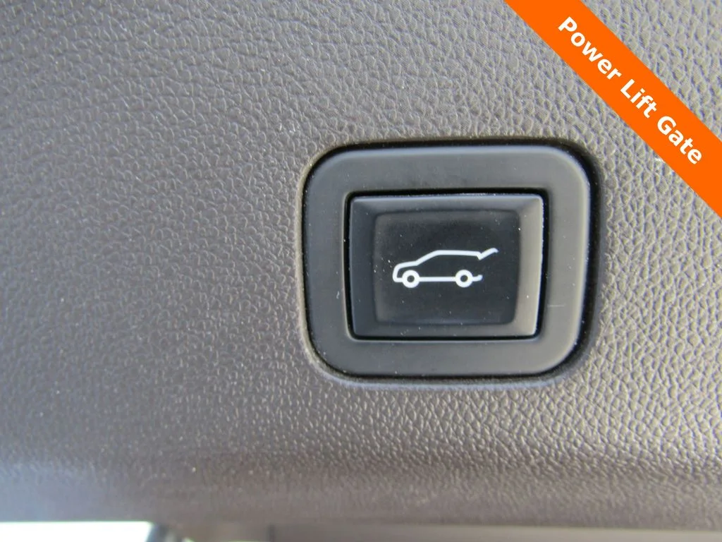 Used 2021 White Frost Tri-Coat GMC SLT image 24