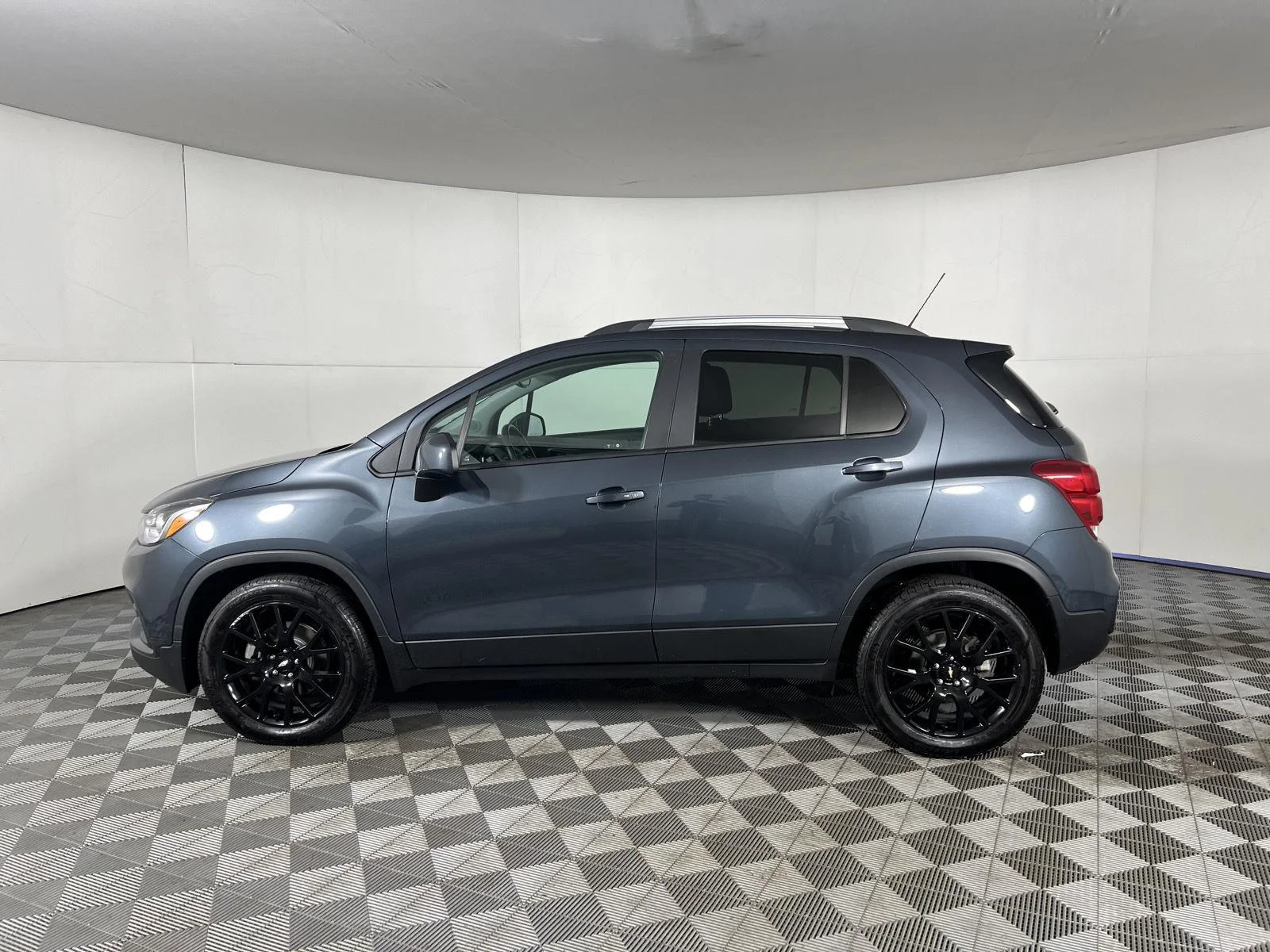 Used 2022 Shadow Gray Metallic Chevrolet LT image 14