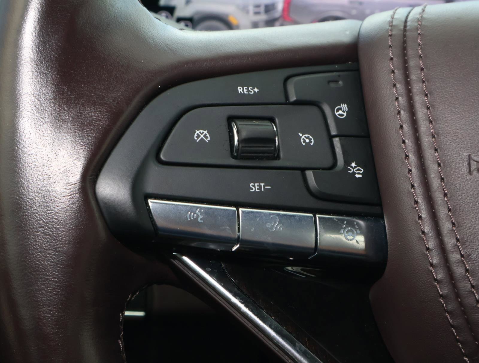 Used 2024 Crystal White Tricoat Cadillac Sport Platinum image 34