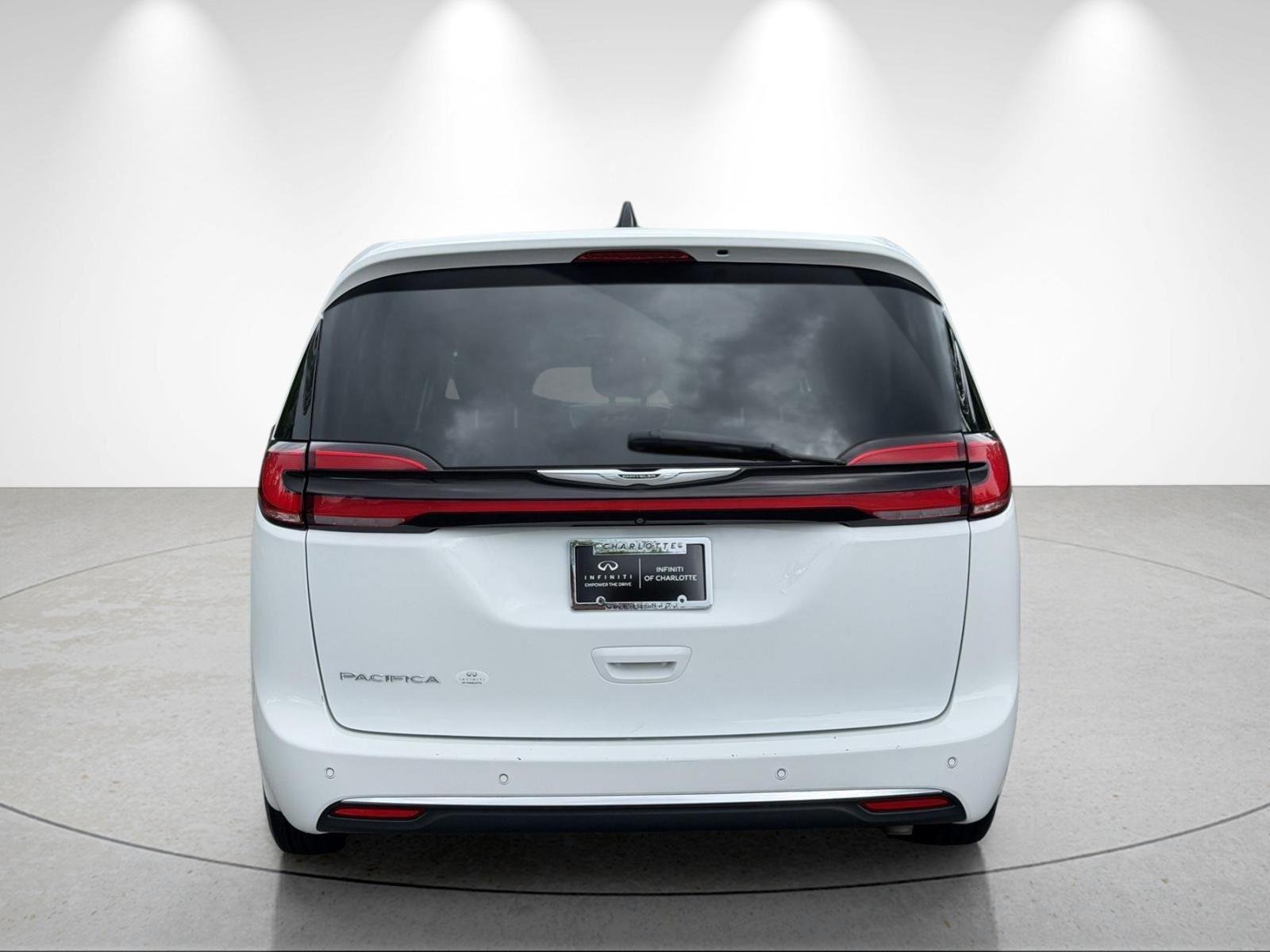 Used 2023 Bright White Clearcoat Chrysler Touring L image 4