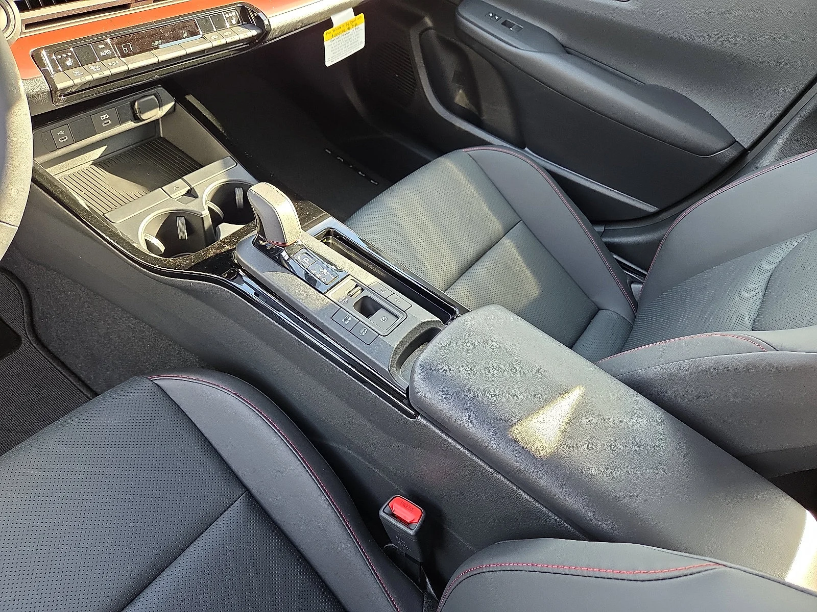 2026 Toyota Prius Plug-in Hybrid XSE - Photo 15