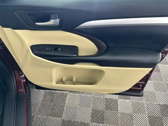 Used 2018 Red Toyota XLE image 22