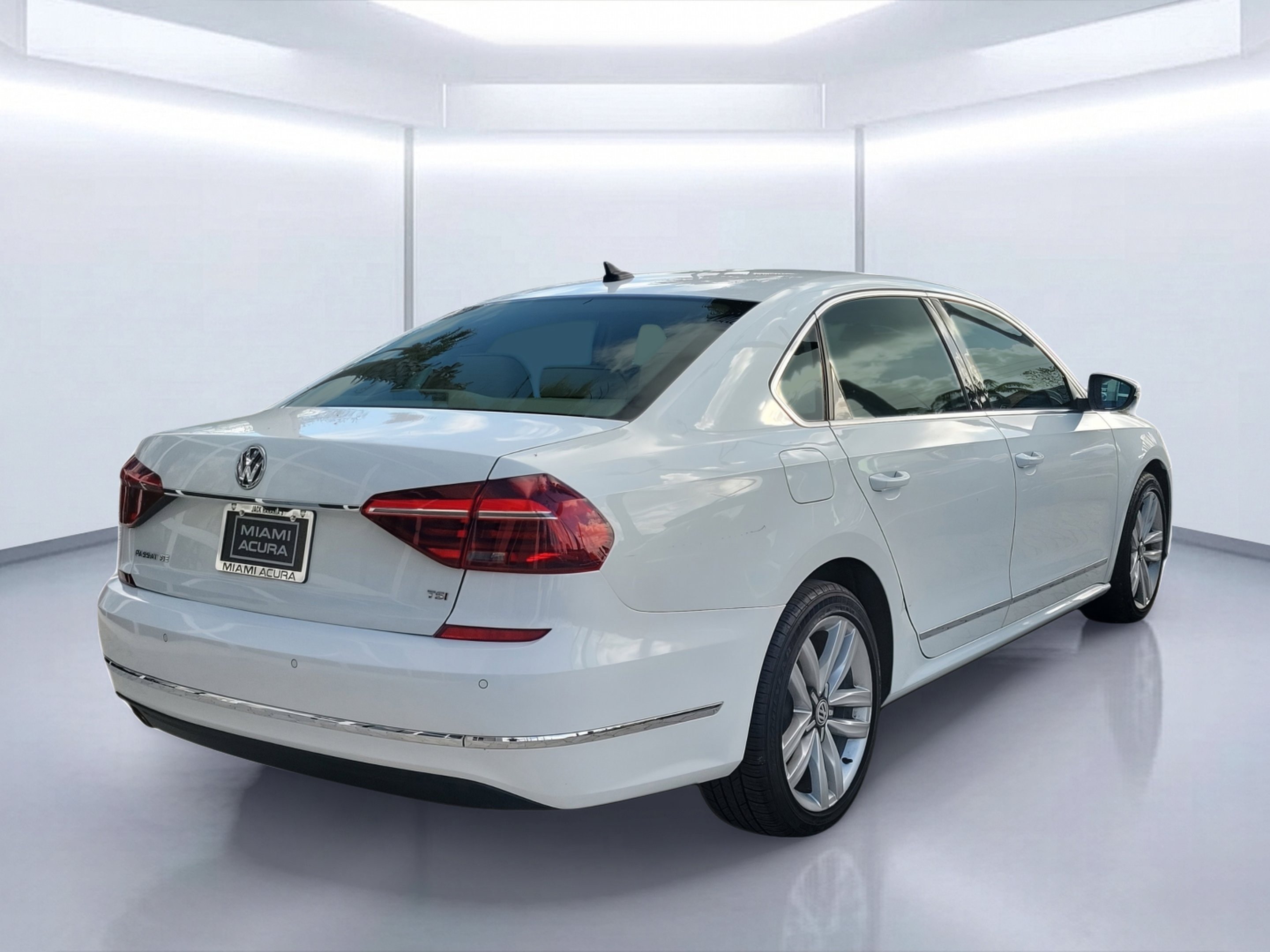 Used 2017  Volkswagen 1.8T SE w/Technology image 4