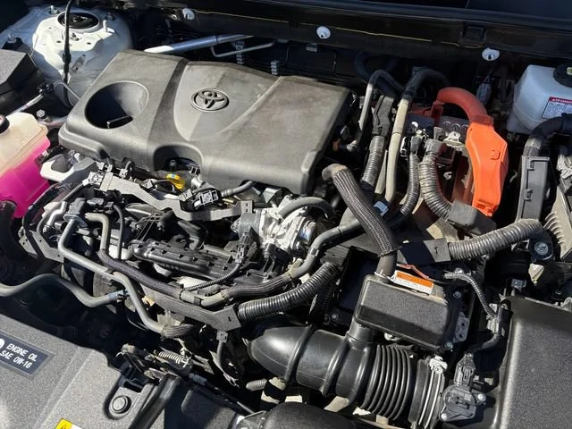 Used 2022 White Toyota Hybrid XLE Premium image 9