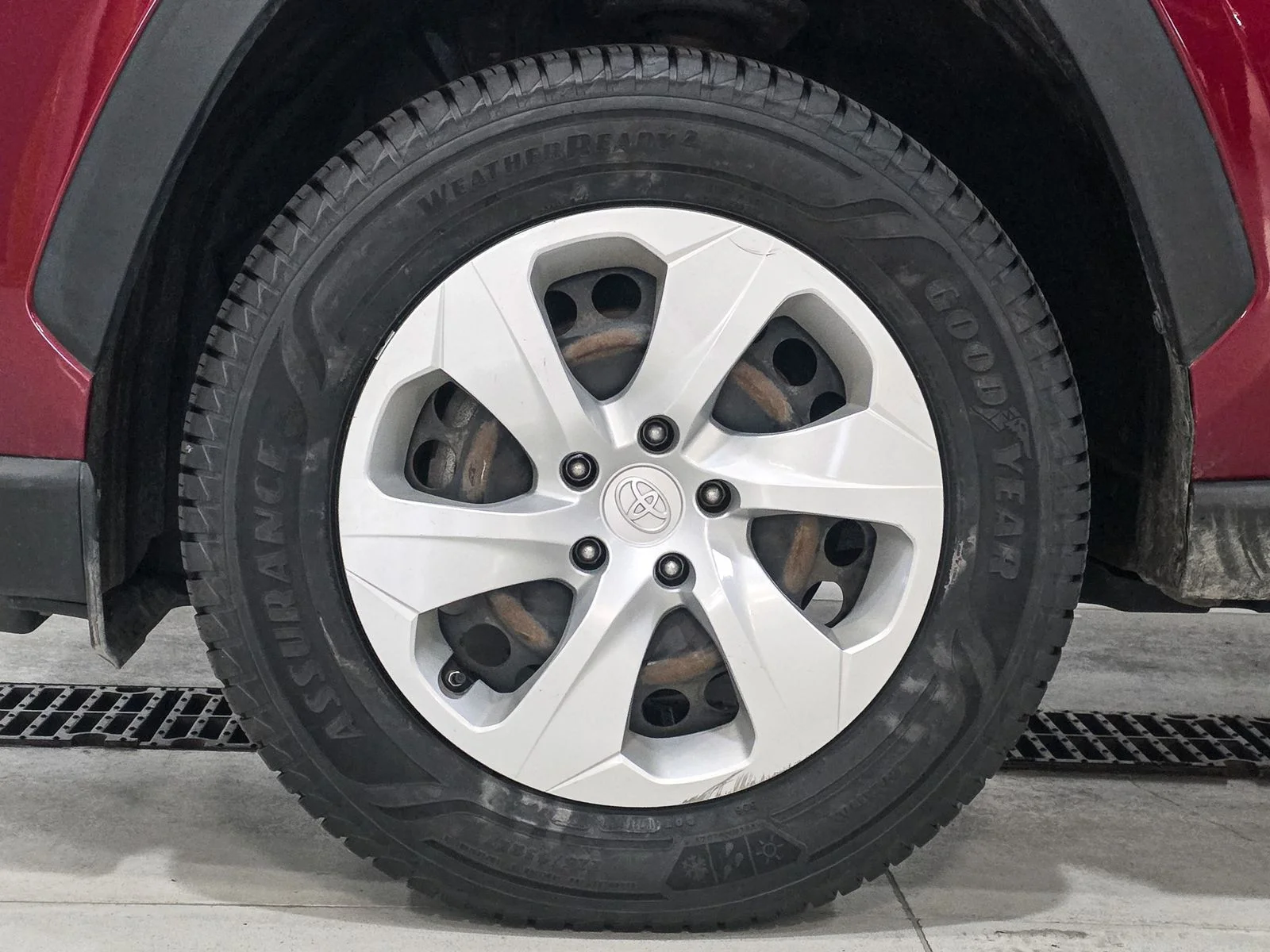 Certified Used 2019 Pearl Toyota LE image 17