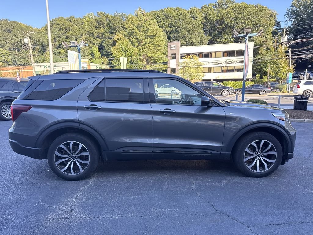 Used 2023 Gray Ford ST-Line image 3