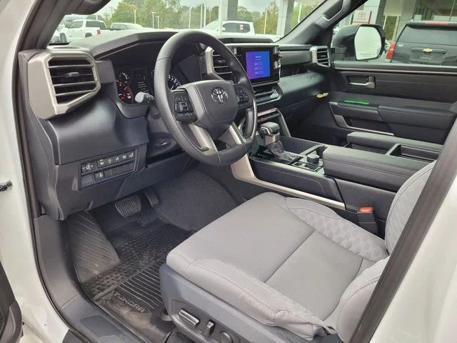 2025 Toyota Tundra SR5 - Photo 15