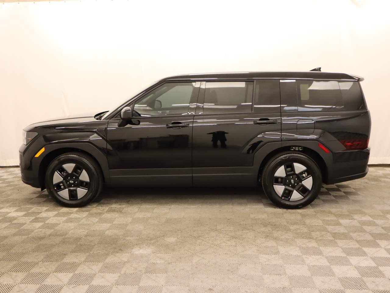 New 2026 Phantom Black Hyundai SE image 2
