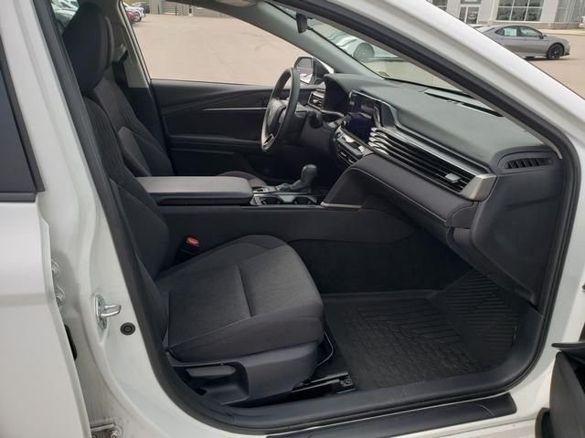 Used 2025 White Toyota LE image 18
