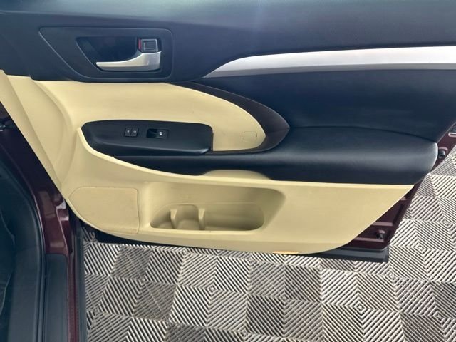Used 2018 Red Toyota XLE image 22