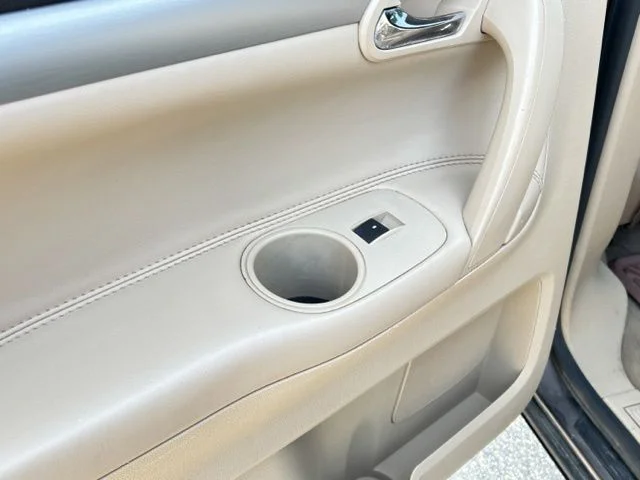 Used 2007 Brown Saturn XE image 21