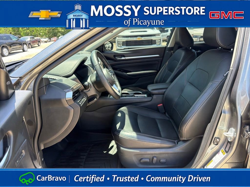 Used 2020 Gray Nissan Platinum FWD image 12