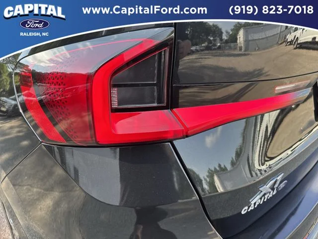 Used 2025 Black BMW xDrive28i image 15