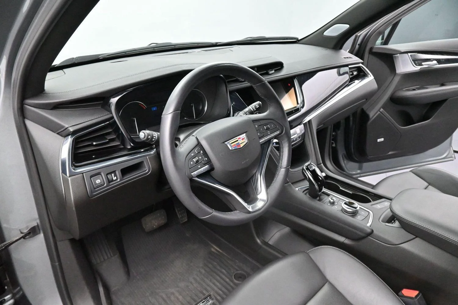 Used 2024 Argent Silver Metallic Cadillac Premium Luxury image 18