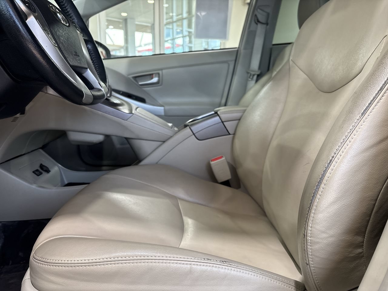 Used 2015 Pearl Toyota Four image 11