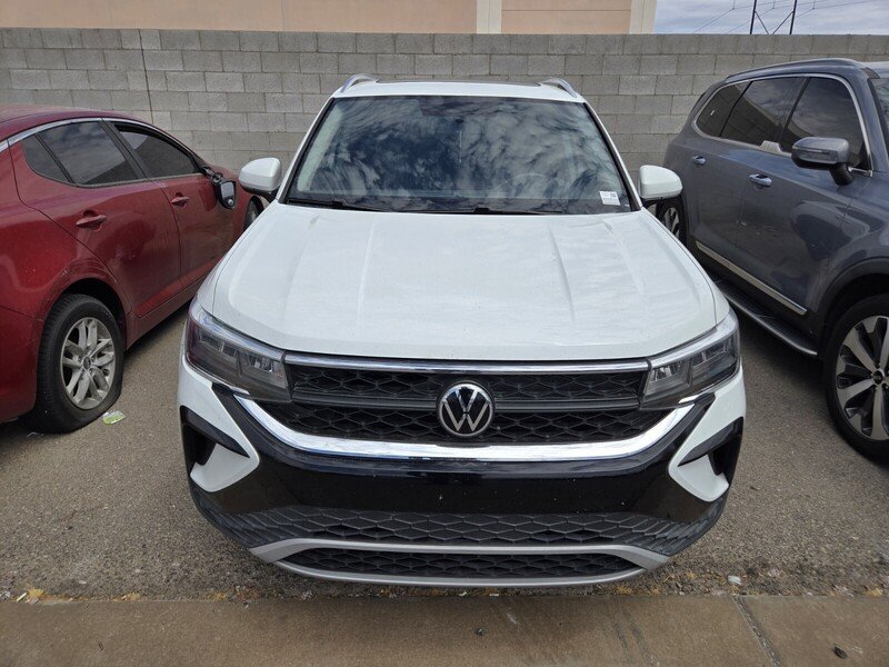 Used 2022 White Volkswagen SE FWD image 3