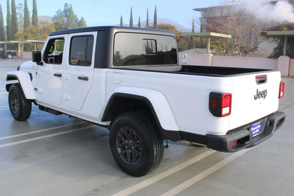 New 2026 Bright White Clear-Coat Exterior Paint Jeep Sport S image 6