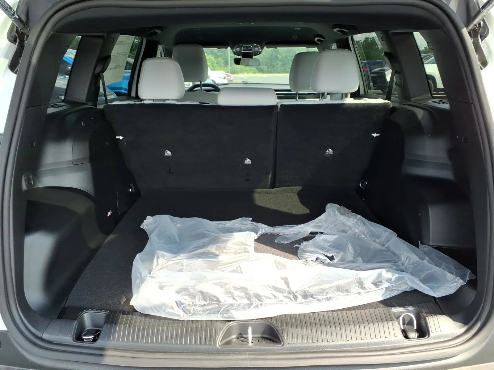 New 2026 Bright White Clear-Coat Exterior Paint Jeep Laredo image 19