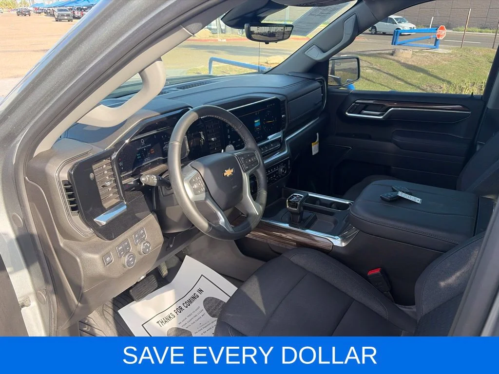 Used 2025 Gray Chevrolet LT image 9