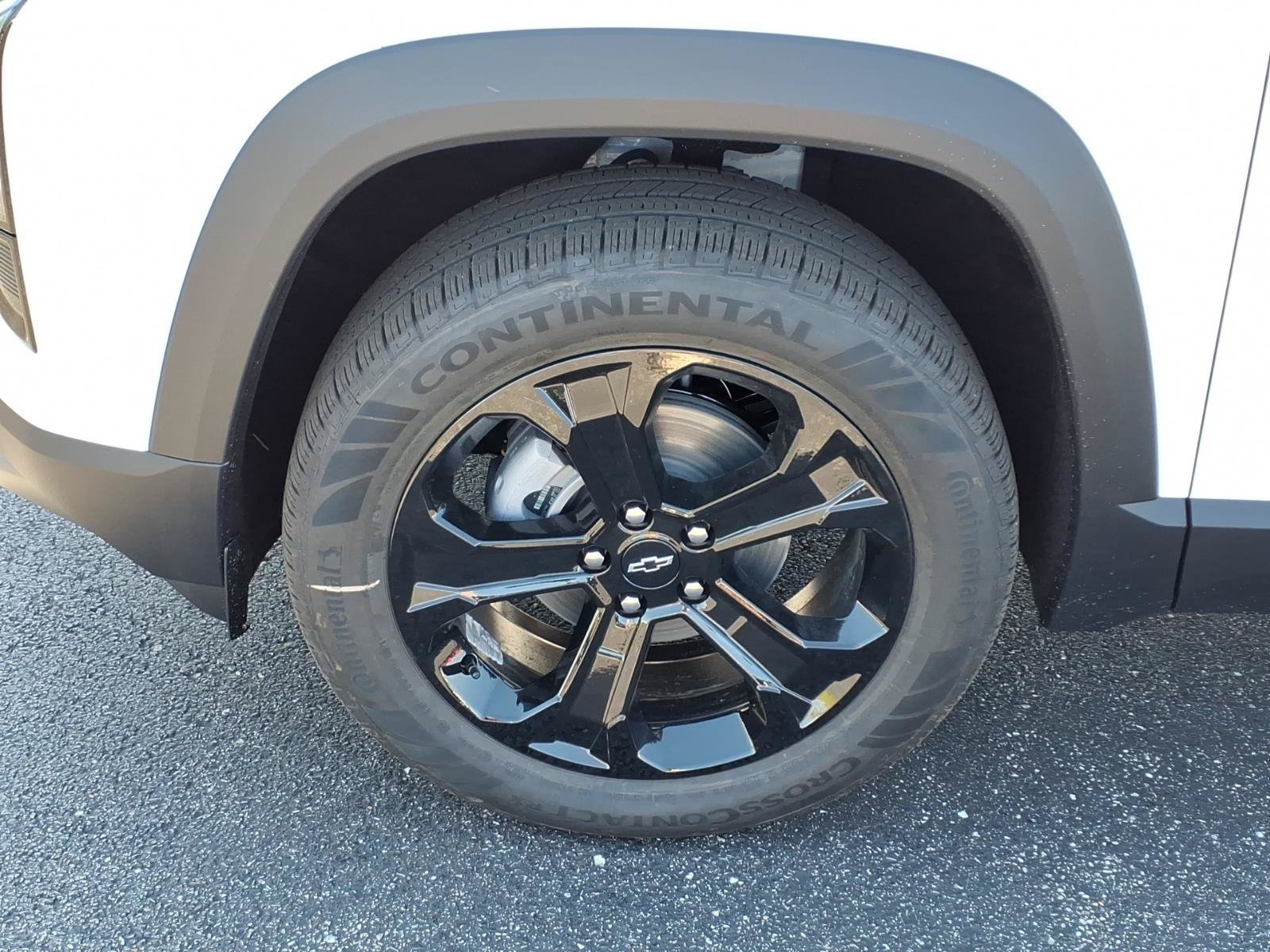 New 2027 Summit White Chevrolet LT image 19