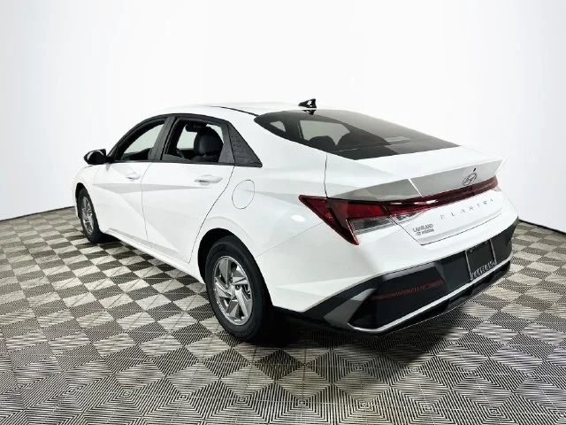New 2026 Hyundai ELANTRA SE