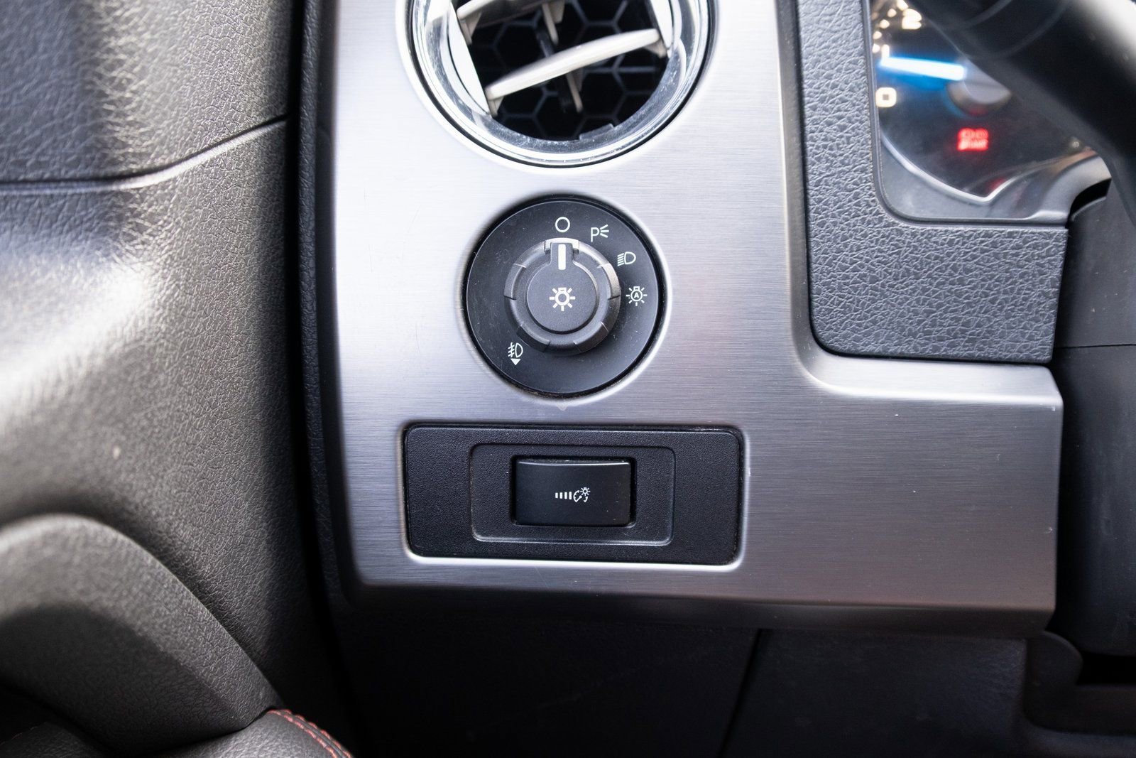 Used 2013  Ford Limited image 10