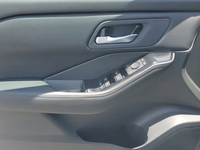 2026 Nissan Rogue SV - Photo 12