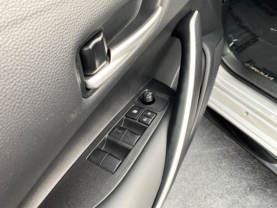 Used 2025 Classic Silver Metallic Toyota SE image 10